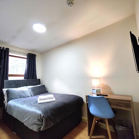 Liverpool City Centre Private Rooms Including Smart Tvs - With Shared Bathroom Exterior photo