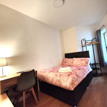 Liverpool City Centre Private Rooms Including Smart Tvs - With Shared Bathroom Exterior photo