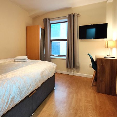 Liverpool City Centre Private Rooms Including Smart Tvs - With Shared Bathroom Exterior photo
