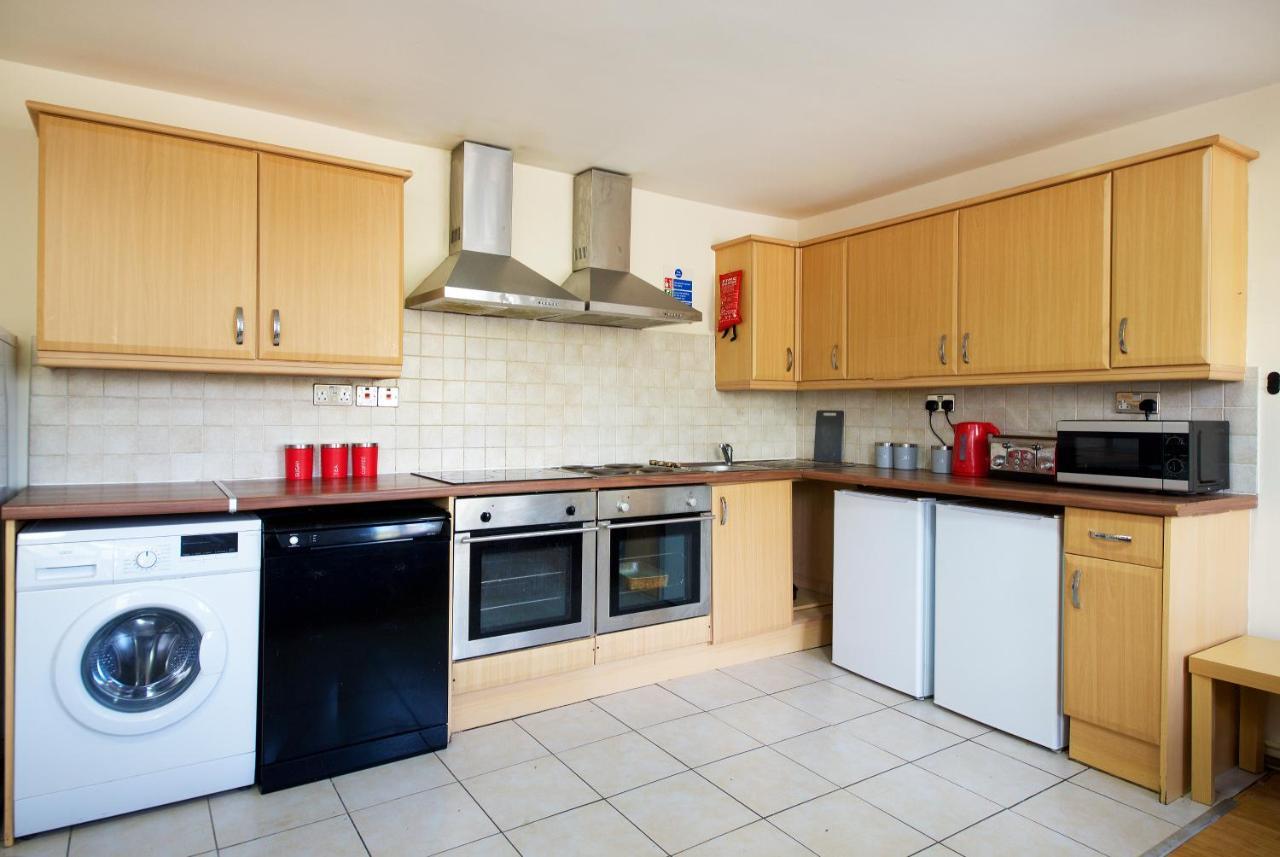 Liverpool City Centre Private Rooms Including Smart Tvs - With Shared Bathroom Exterior photo