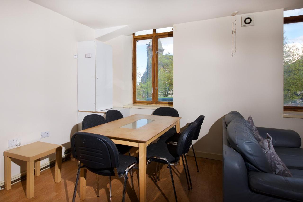 Liverpool City Centre Private Rooms Including Smart Tvs - With Shared Bathroom Exterior photo