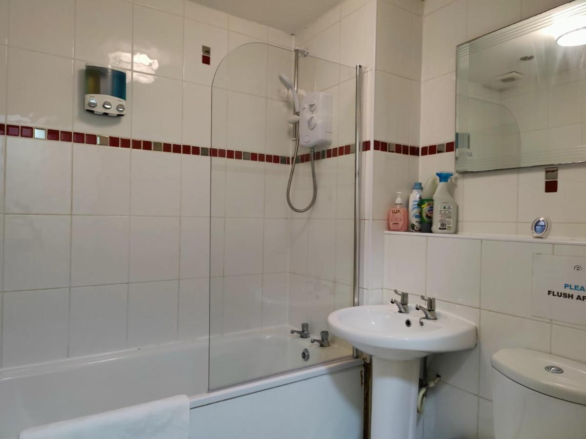 Liverpool City Centre Private Rooms Including Smart Tvs - With Shared Bathroom Exterior photo