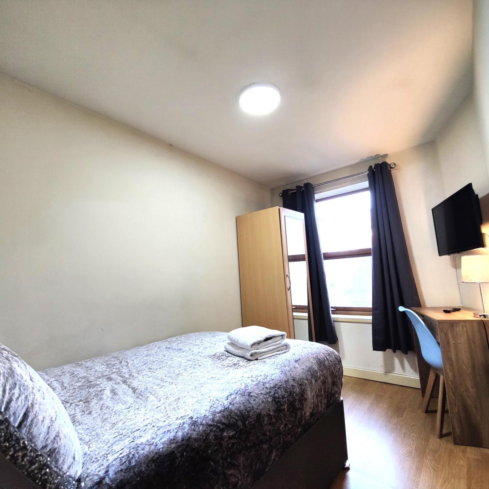 Liverpool City Centre Private Rooms Including Smart Tvs - With Shared Bathroom Exterior photo