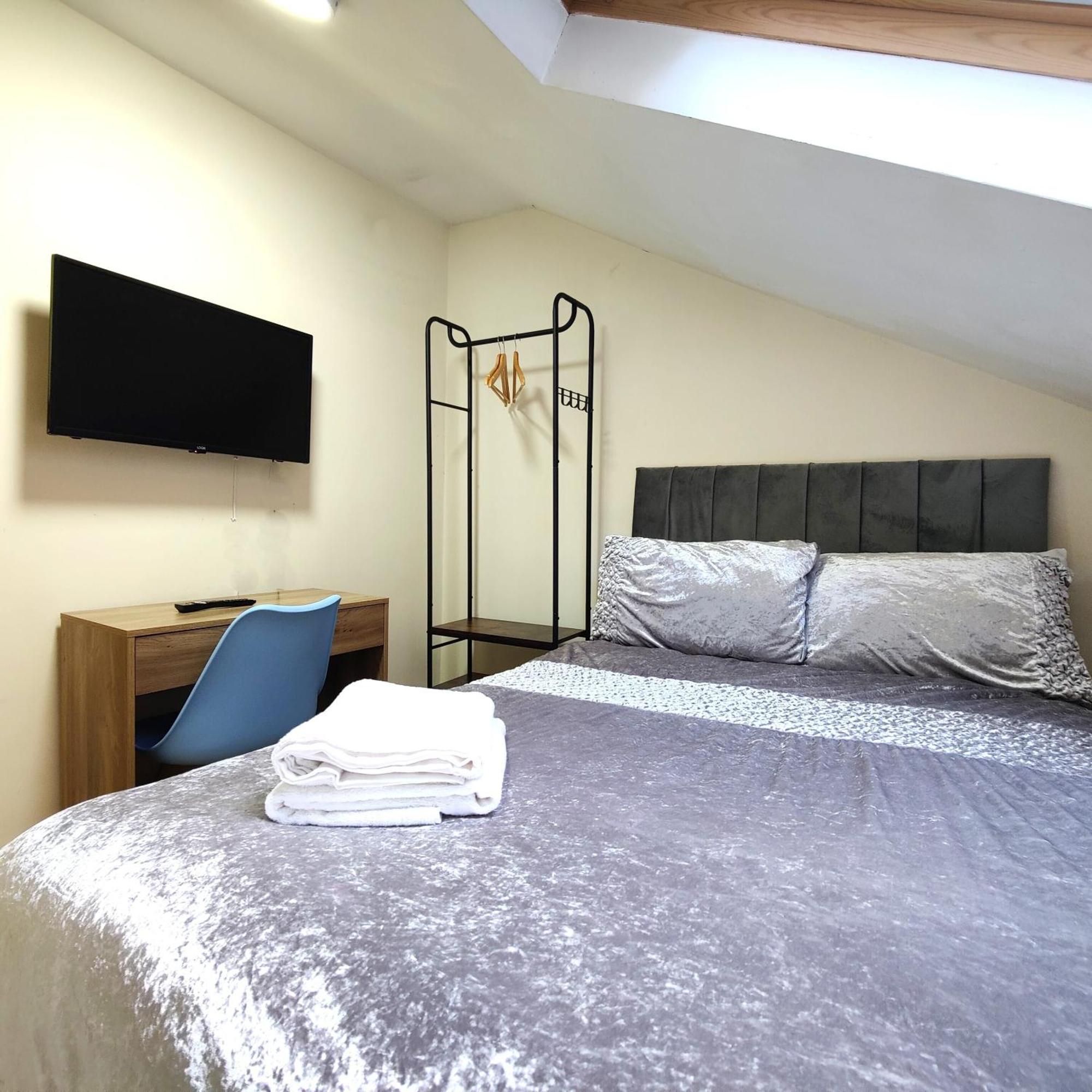 Liverpool City Centre Private Rooms Including Smart Tvs - With Shared Bathroom Exterior photo