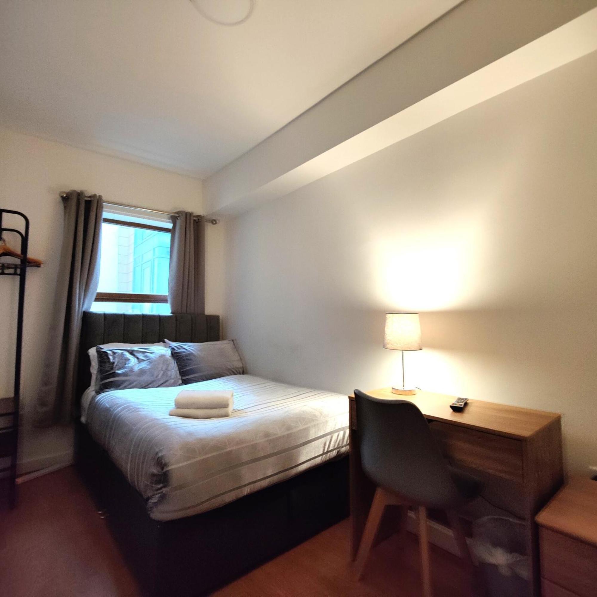 Liverpool City Centre Private Rooms Including Smart Tvs - With Shared Bathroom Exterior photo
