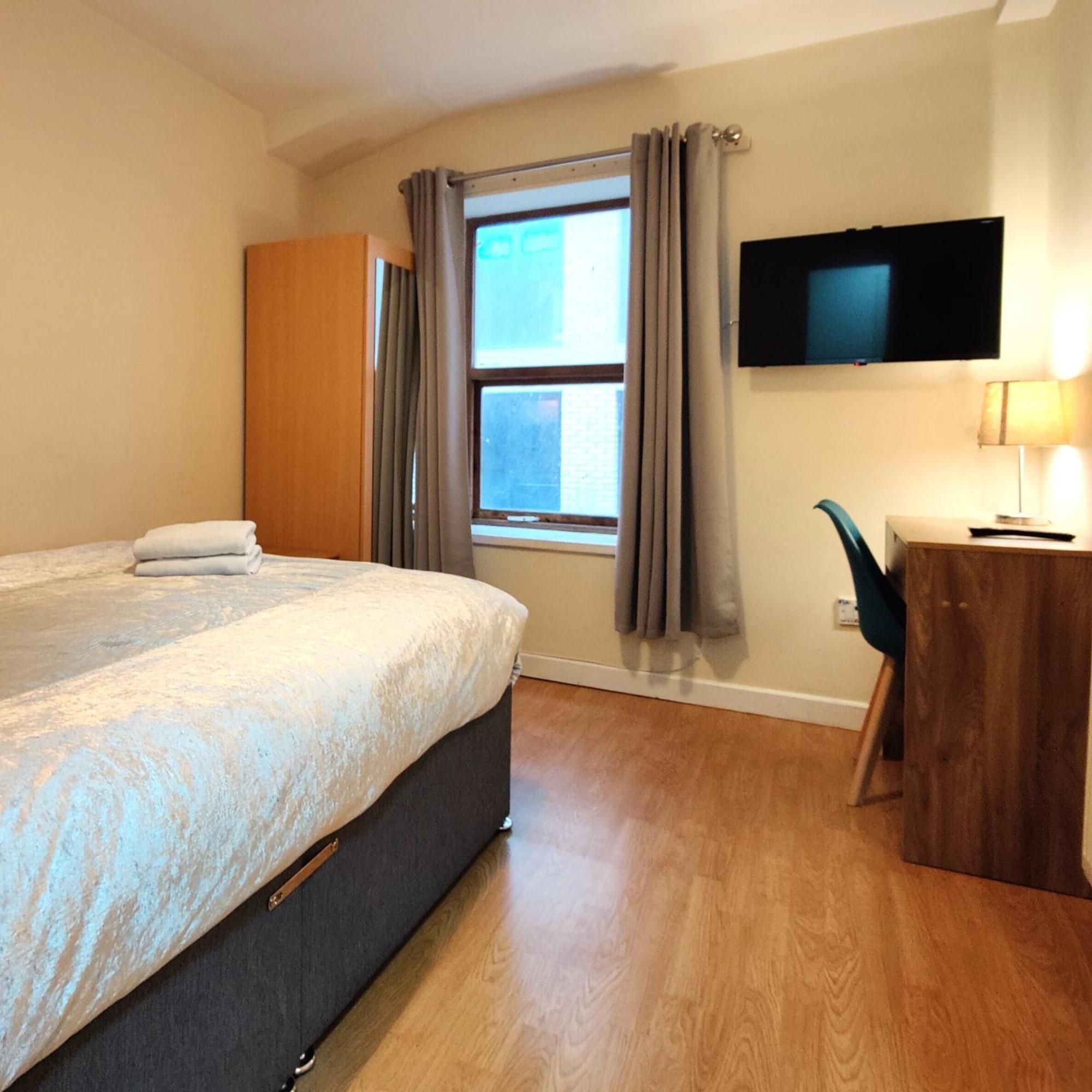 Liverpool City Centre Private Rooms Including Smart Tvs - With Shared Bathroom Exterior photo
