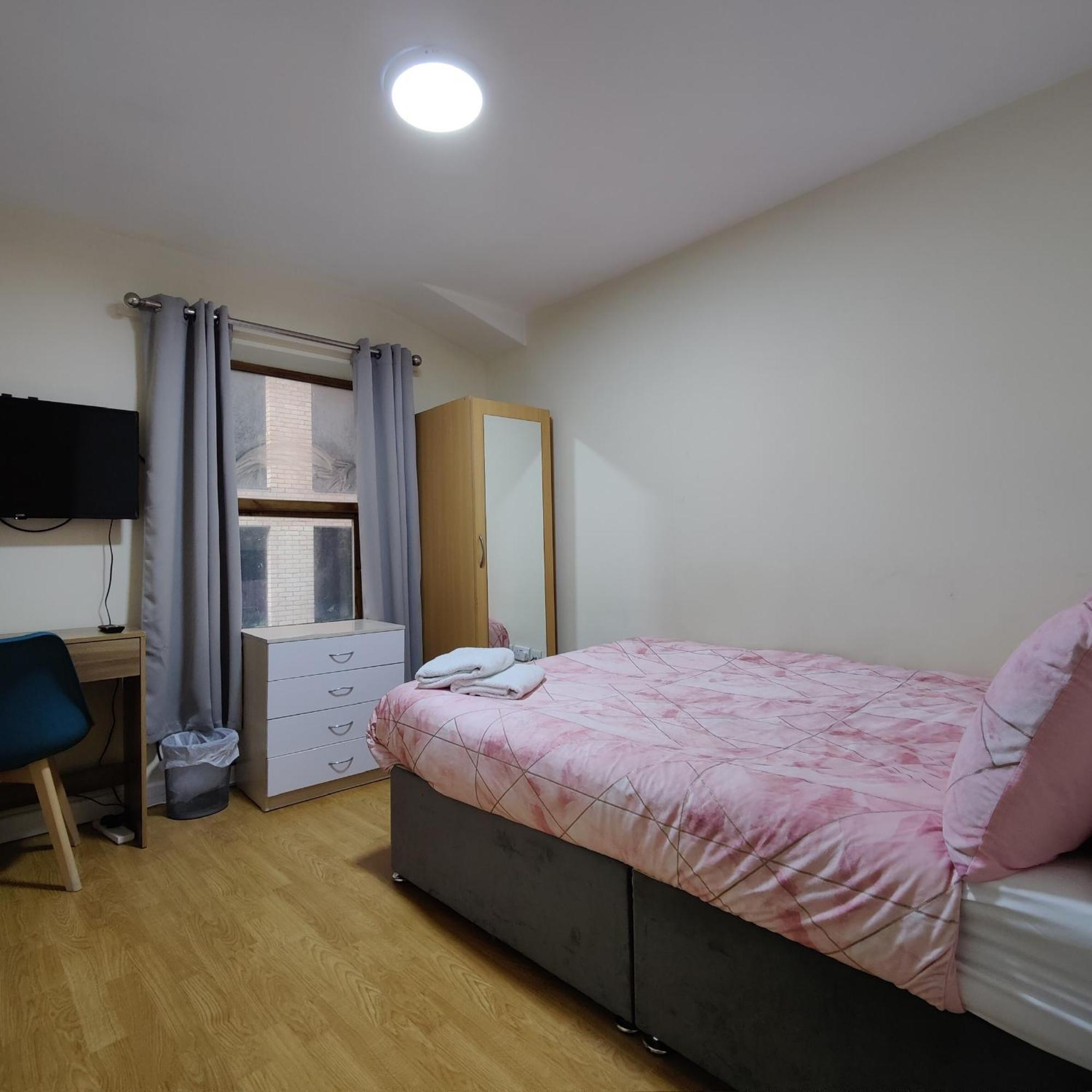Liverpool City Centre Private Rooms Including Smart Tvs - With Shared Bathroom Room photo